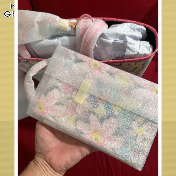 KURT GEIGER LONDON NWT Camden Floral Contrast Trim Shopper Tote Bag w/Pouch - Picture 11 of 17